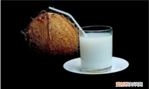 正常的椰子汁什么颜色，椰汁是透明的还是乳白色的