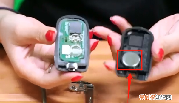 朗逸车钥匙怎么换电池,朗逸钥匙怎么换电池视频