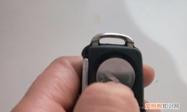 朗逸车钥匙怎么换电池,朗逸钥匙怎么换电池视频