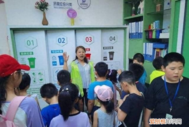 不同颜色的垃圾桶投放不同的垃圾