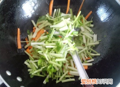 芹菜胡萝卜的做法，芹菜可以和胡萝卜一起吃