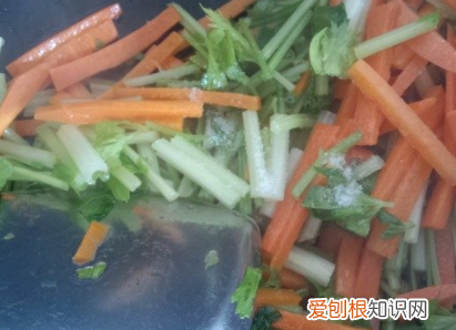 芹菜胡萝卜的做法，芹菜可以和胡萝卜一起吃