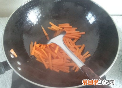 芹菜胡萝卜的做法，芹菜可以和胡萝卜一起吃