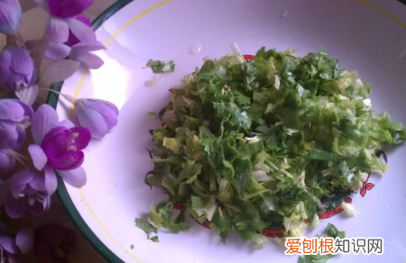 芹菜胡萝卜的做法，芹菜可以和胡萝卜一起吃