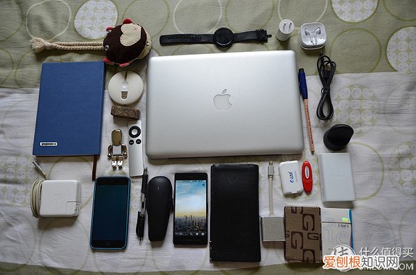 罗技r400和r800的区别在哪里？