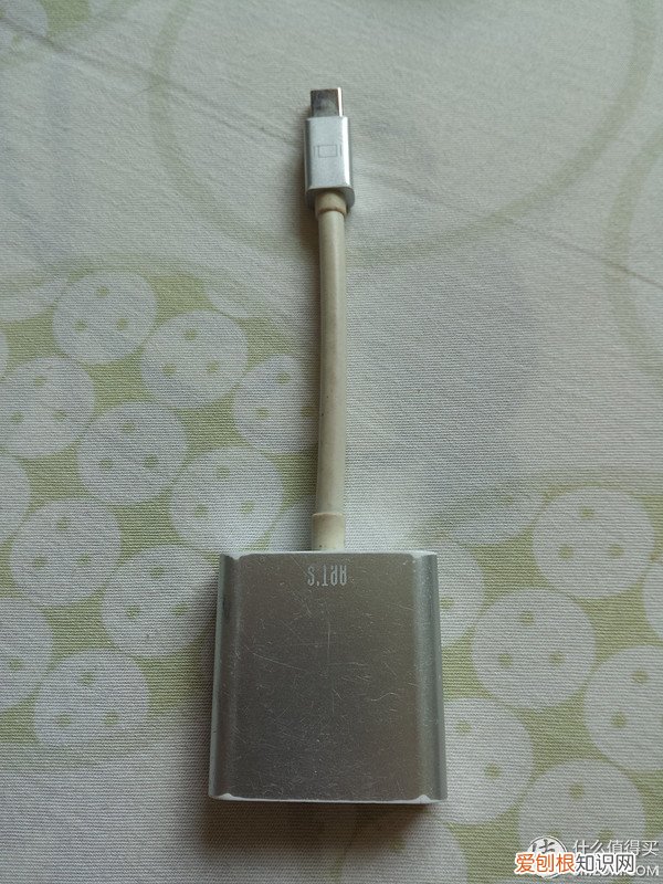 罗技r400和r800的区别在哪里？