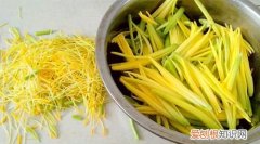 黄花怎么做菜吃啊，开小黄花野生的能做菜有点苦它的学名叫什么