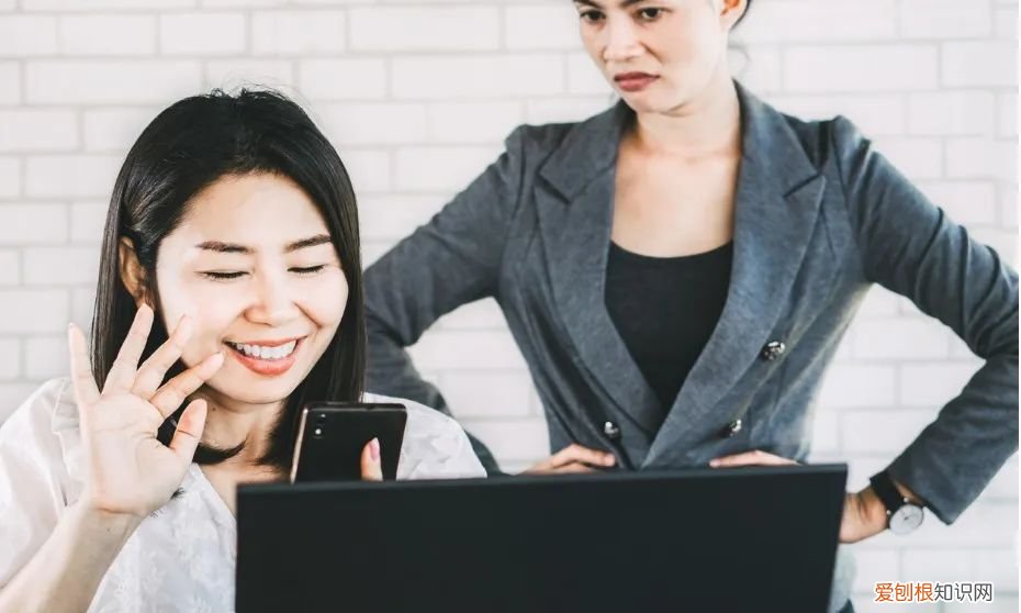 员工居家办公被公司用摄像头盯梢？