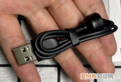 小米手环5怎么充电
