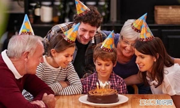 女儿三岁生日怎么发朋友圈