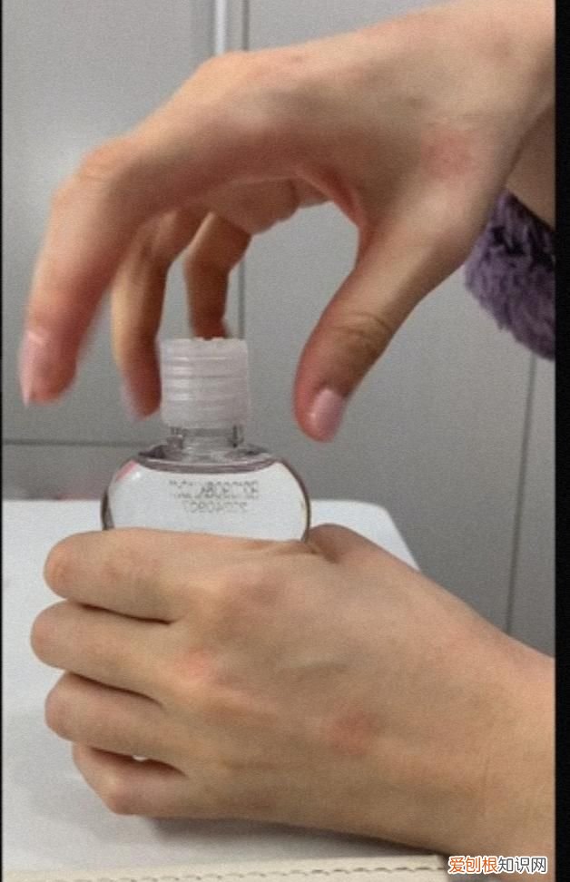 清凉油的盖子怎么打开