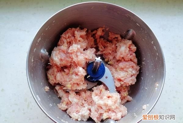 菠菜包饺子馅做法大全,菠菜饺子 菠菜怎么包饺子好吃