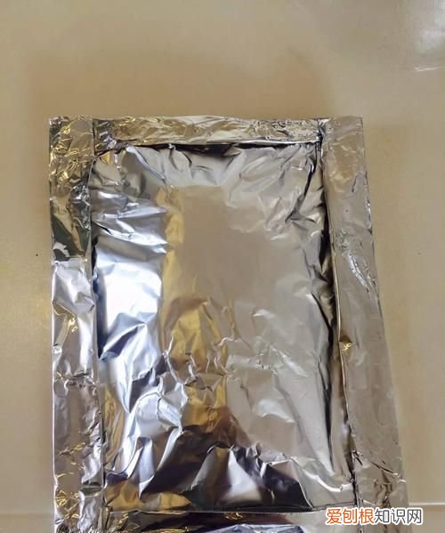 锡纸有正反面吗,电烤箱使用的铝箔纸有正反面