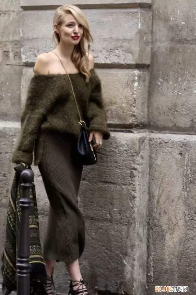 宽松慵懒毛衣怎么搭配