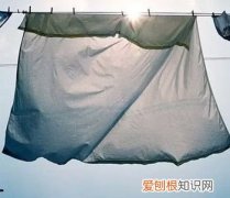 晒被子落了灰尘可以用力拍打吗，晒被子的时候有人用羽毛球拍拍打