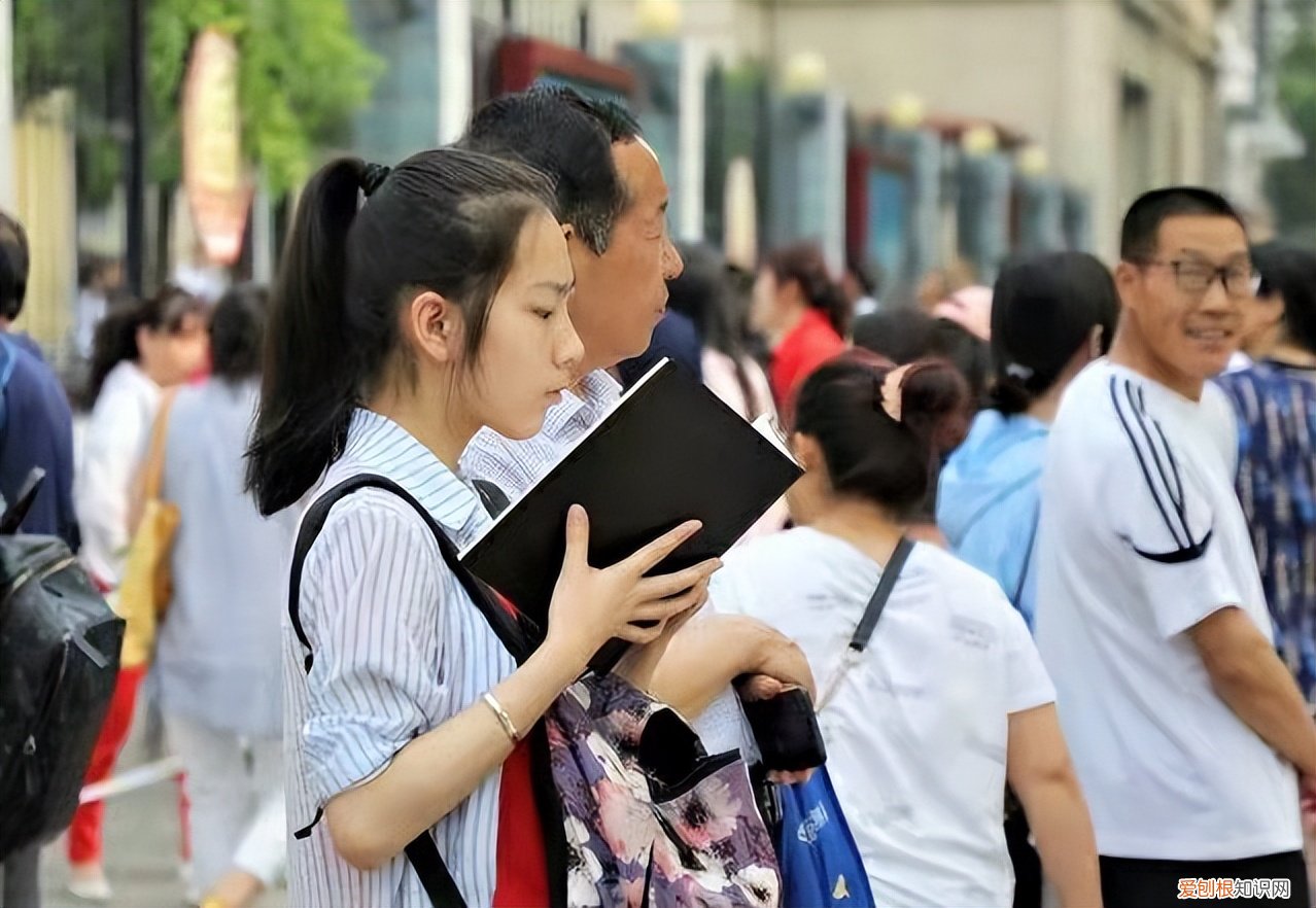 上海教育局公布高考延期一个月