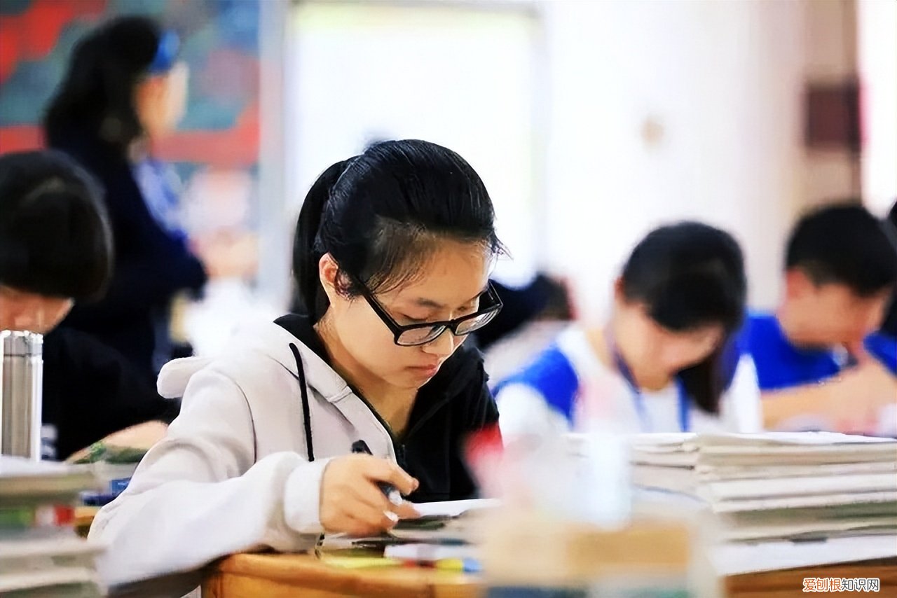 上海教育局公布高考延期一个月