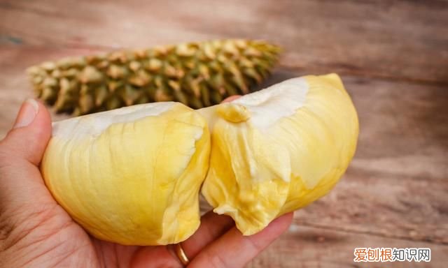 桃和杏可以一起吃吗，桃子和西瓜一起吃有毒桃子不能和什么一起吃