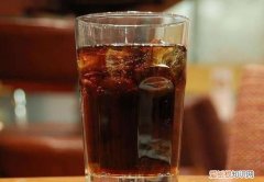 可乐放冰箱多久不能喝，可乐放在冰箱里20天还能喝
