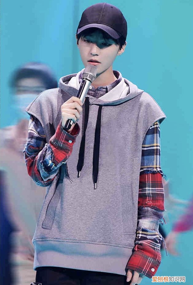 男士格子衬衫穿搭