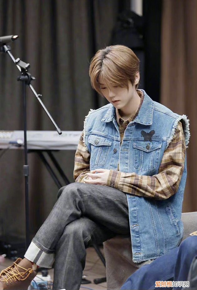 男士格子衬衫穿搭