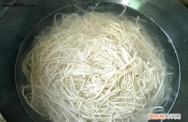 面条过水可以用生水吗,面条煮好后过下冷水影响口感