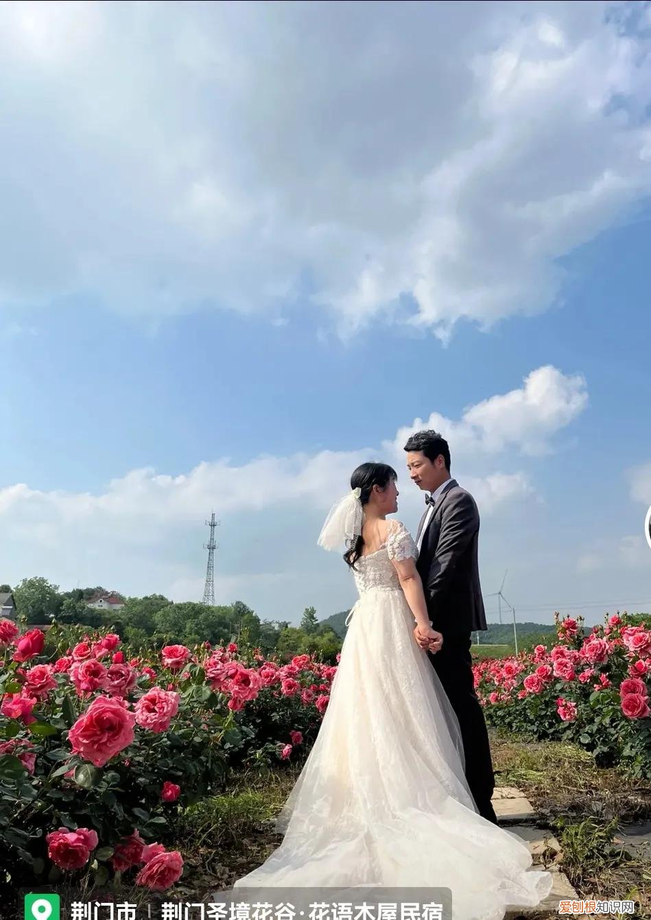 诗人余秀华与90后男友结婚,甜蜜晒出婚纱照