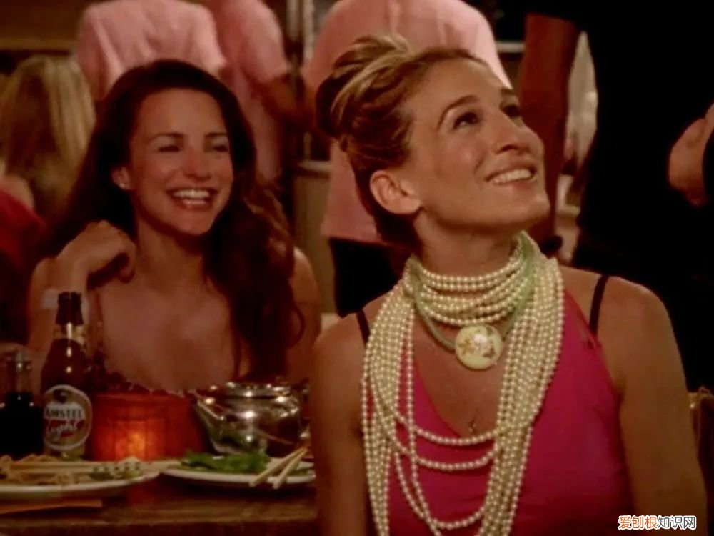 施华洛世奇耳钉是什么材质?(这样的款式才是几年最流行的