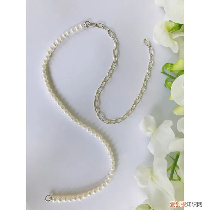 施华洛世奇耳钉是什么材质?(这样的款式才是几年最流行的