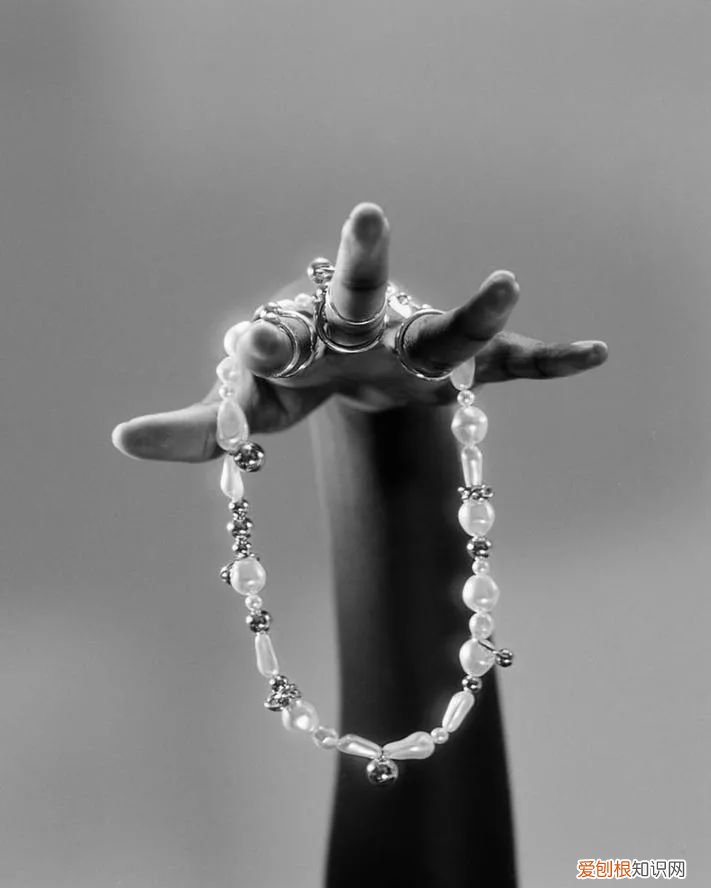 施华洛世奇耳钉是什么材质?(这样的款式才是几年最流行的