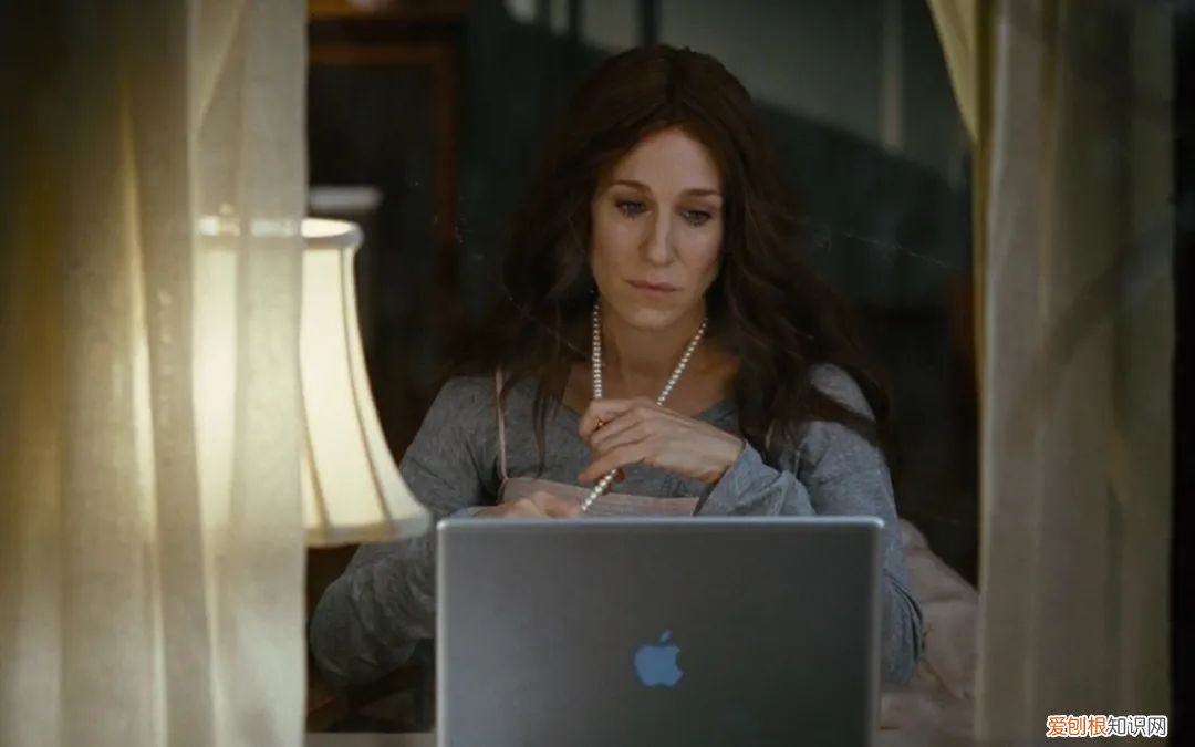 施华洛世奇耳钉是什么材质?(这样的款式才是几年最流行的