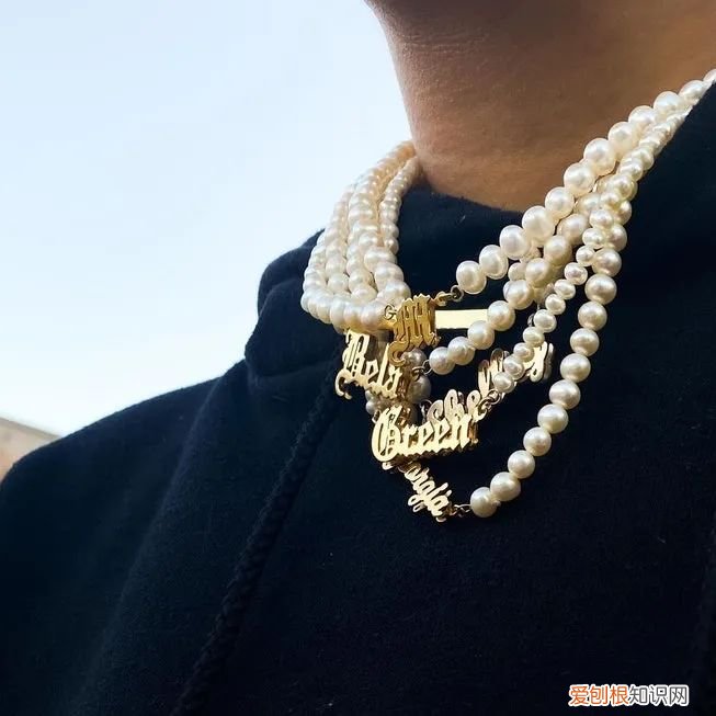 施华洛世奇耳钉是什么材质?(这样的款式才是几年最流行的