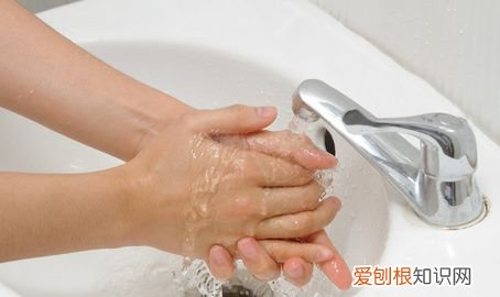 手沾到502胶水怎么洗掉