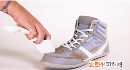 鞋子有褶皱怎么去除,鞋子起皱怎么办 解决鞋子起皱的方法视频