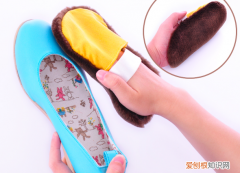 鞋子有褶皱怎么去除，鞋子起皱怎么办 解决鞋子起皱的方法视频