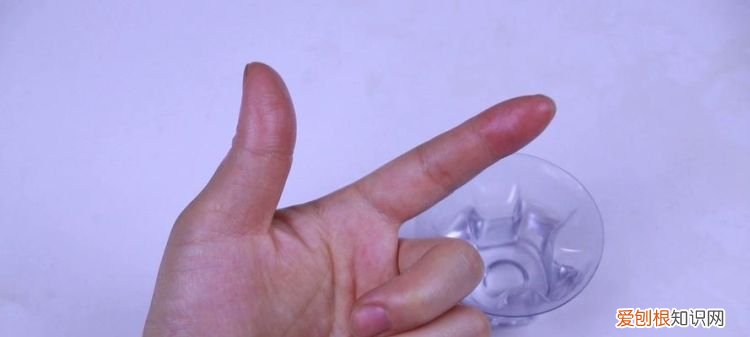 502条黏在手上怎么可以去除