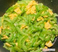 苦瓜可以炒鸡蛋吃吗，苦瓜炒鸡蛋是感光的菜