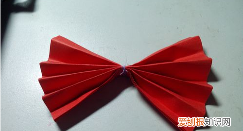 如何制作大红花剪纸，红布做的大红花怎么扎