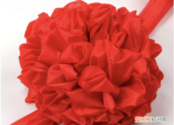 如何制作大红花剪纸，红布做的大红花怎么扎