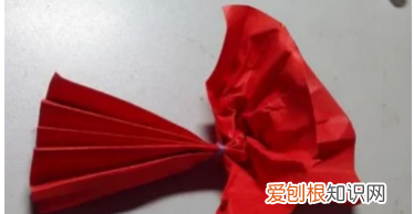 如何制作大红花剪纸，红布做的大红花怎么扎