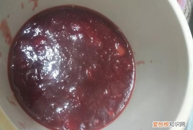 草莓酱的泡沫要去掉