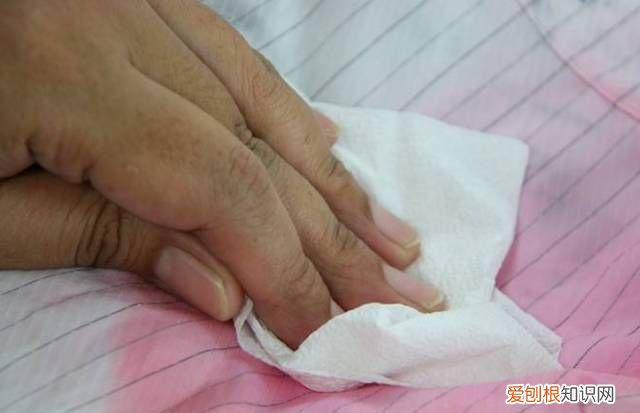 衣服上的红酒如何洗