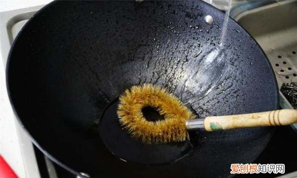 新锅怎么开锅，新锅怎样开锅不粘锅不生锈
