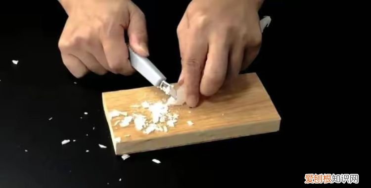 车门开关门嘎吱嘎吱响怎么办