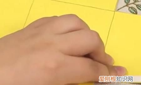 四个分类垃圾桶怎么画