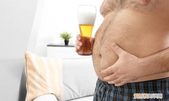 中年男人啤酒肚特别大怎么办 中老年男人的啤酒肚是什么原因