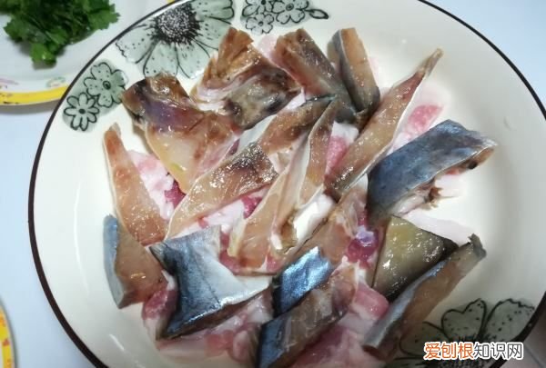 怎么做藠头焖鱼干，高压锅焖鱼干怎么做如何做好吃呢