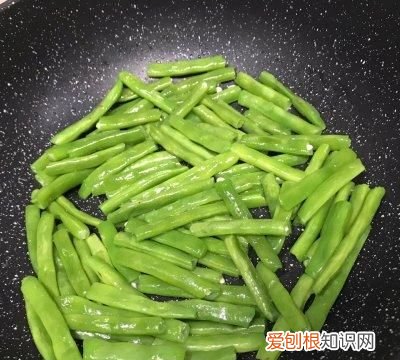 高级厨师教你做好吃的干煸豆角! 秘诀在这里!