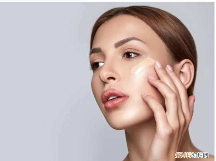 绿色粉底液适合什么肤色