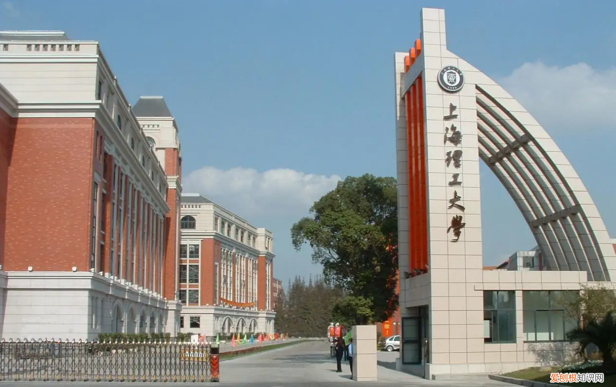 上理工惊爆一男生在女生浴室安装十个摄像头，校方回应：必须严肃处理！